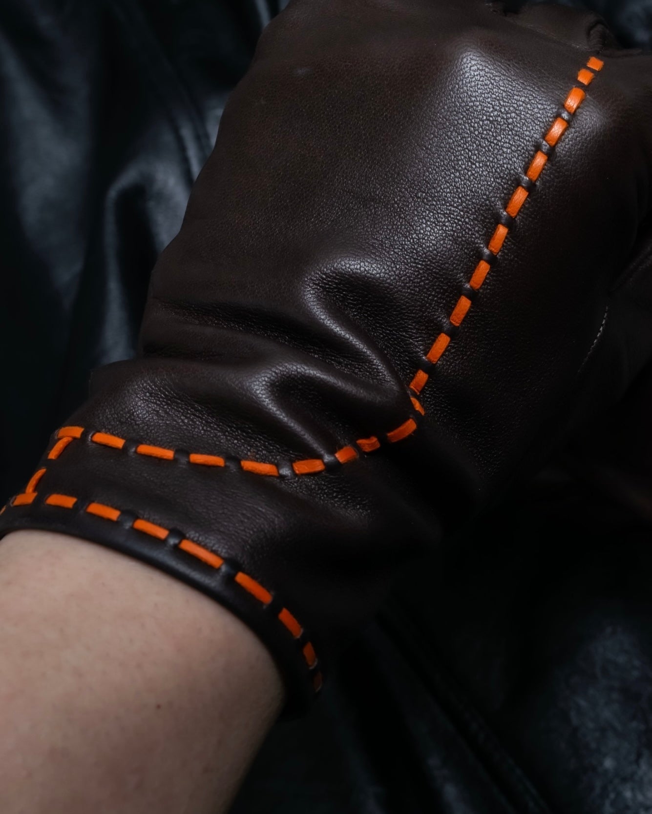 "Hermes" stitch design dark brown leather gloves