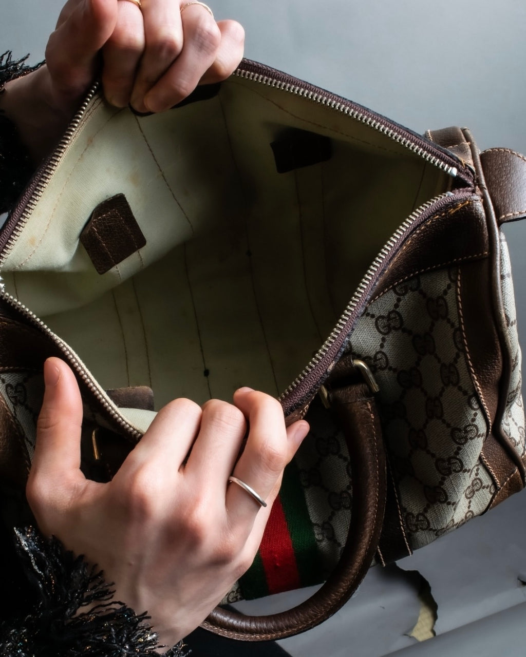 "OLD GUCCI" GG plus shelly line handbag