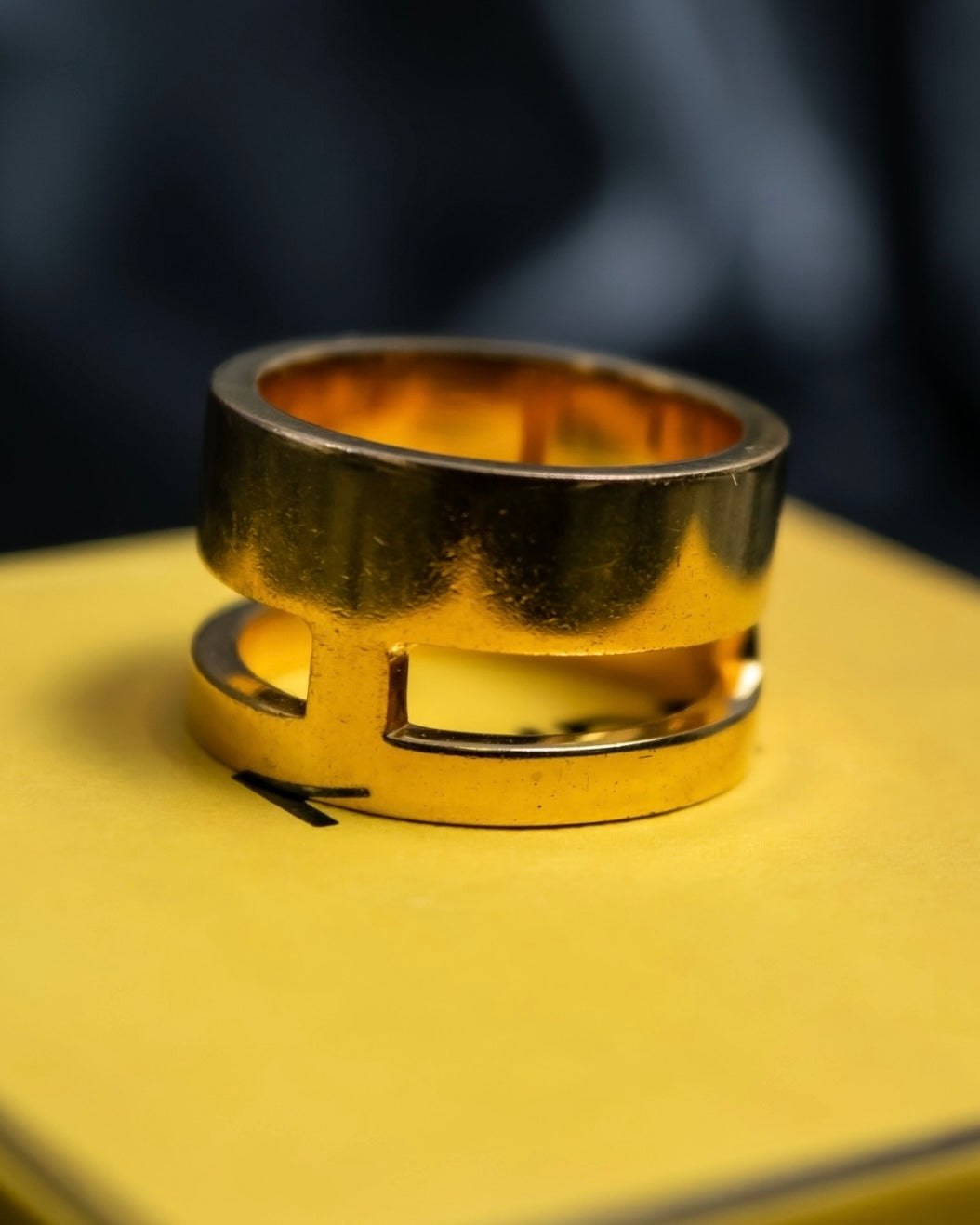 "FENDI" Bugs series iconic gold ring