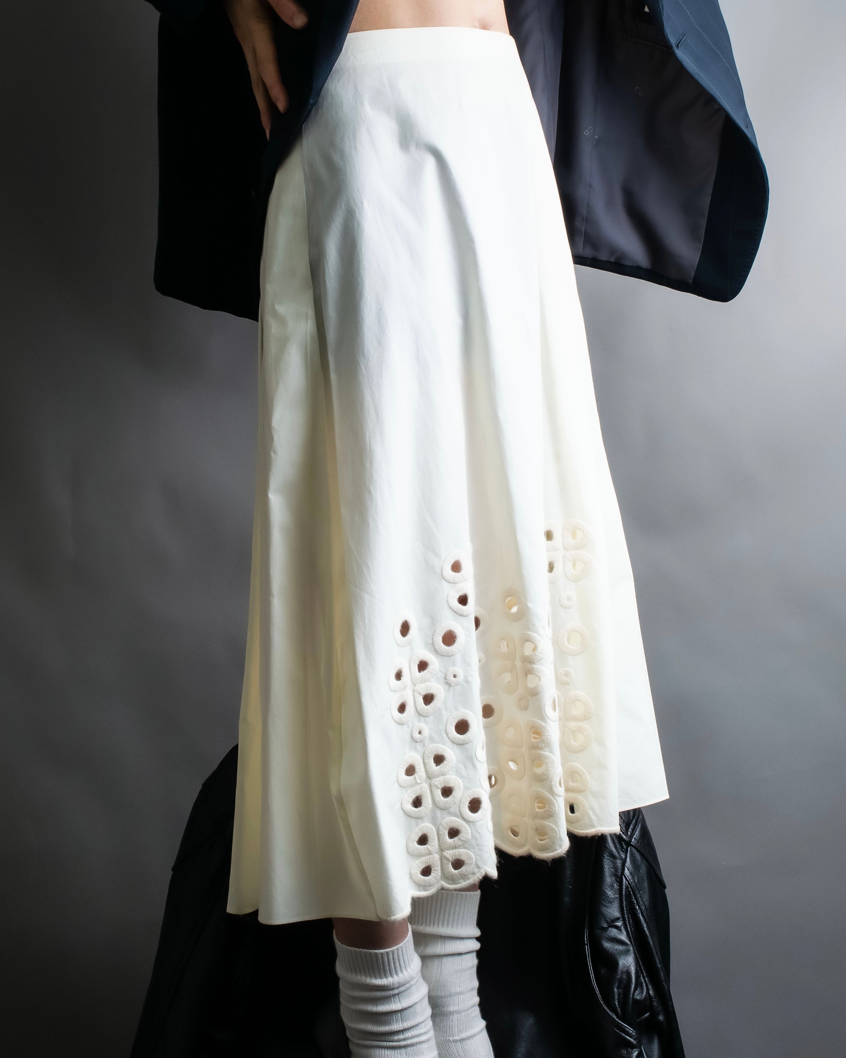 "FENDI" hole pattern and tack designed skirt