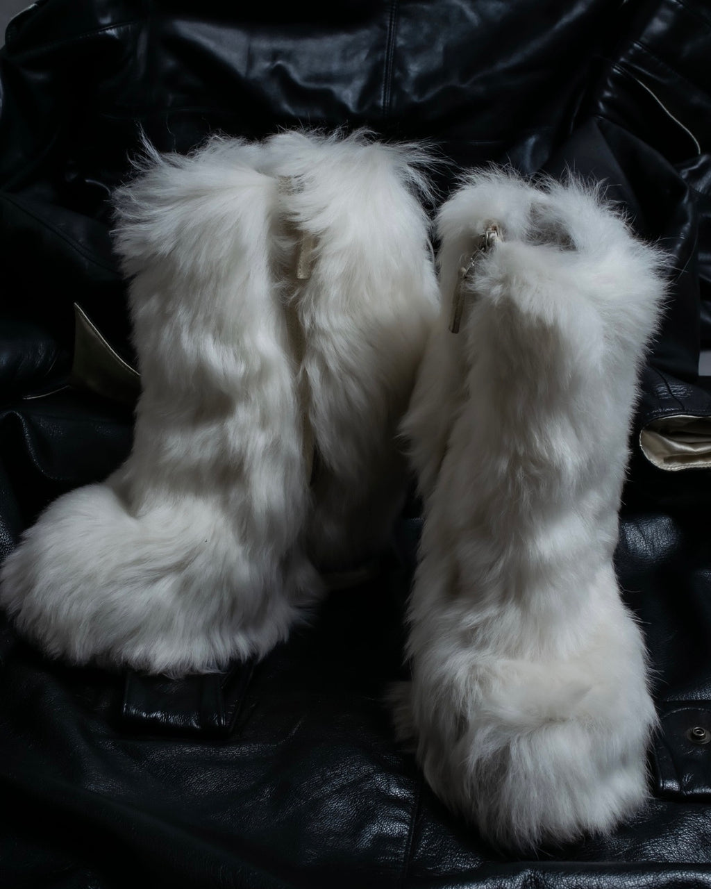 Fendi monster high heel boots 
22,800y