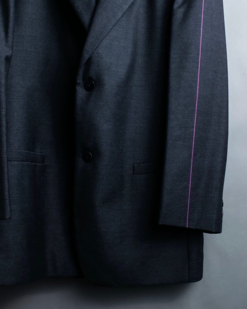 "GIANNI VERSACE" Arm line design peak lapel setup