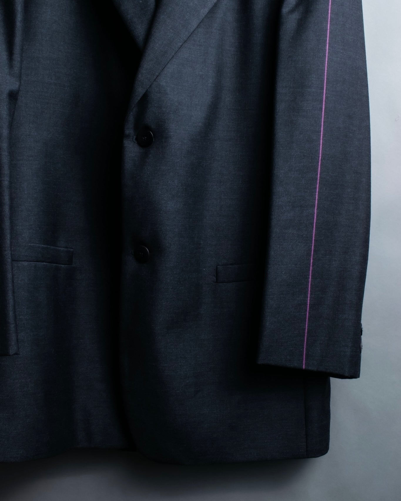 "GIANNI VERSACE" Arm line design peak lapel setup