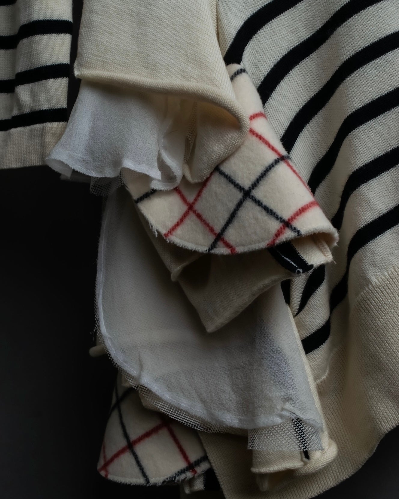 "sacai" Wool border asymmetrical ruffle knit