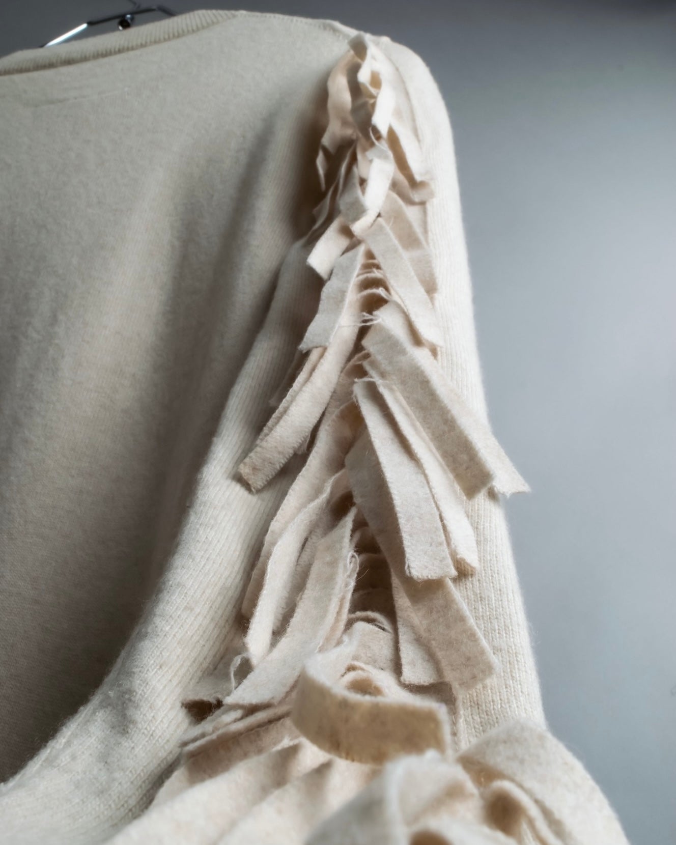"MM6" Arm fringe design knit dress