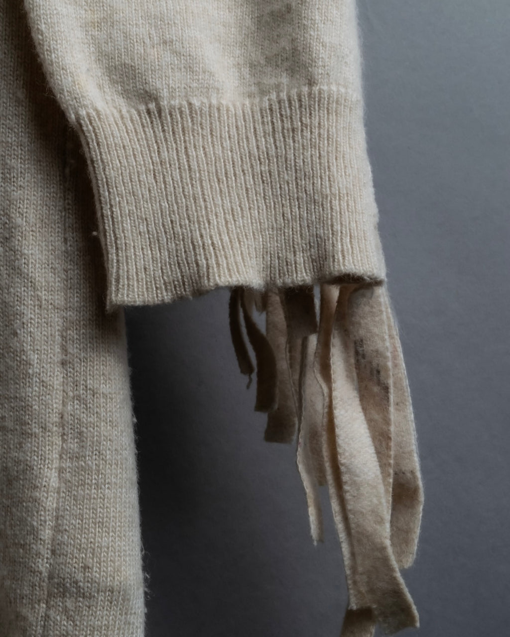 "MM6" Arm fringe design knit dress