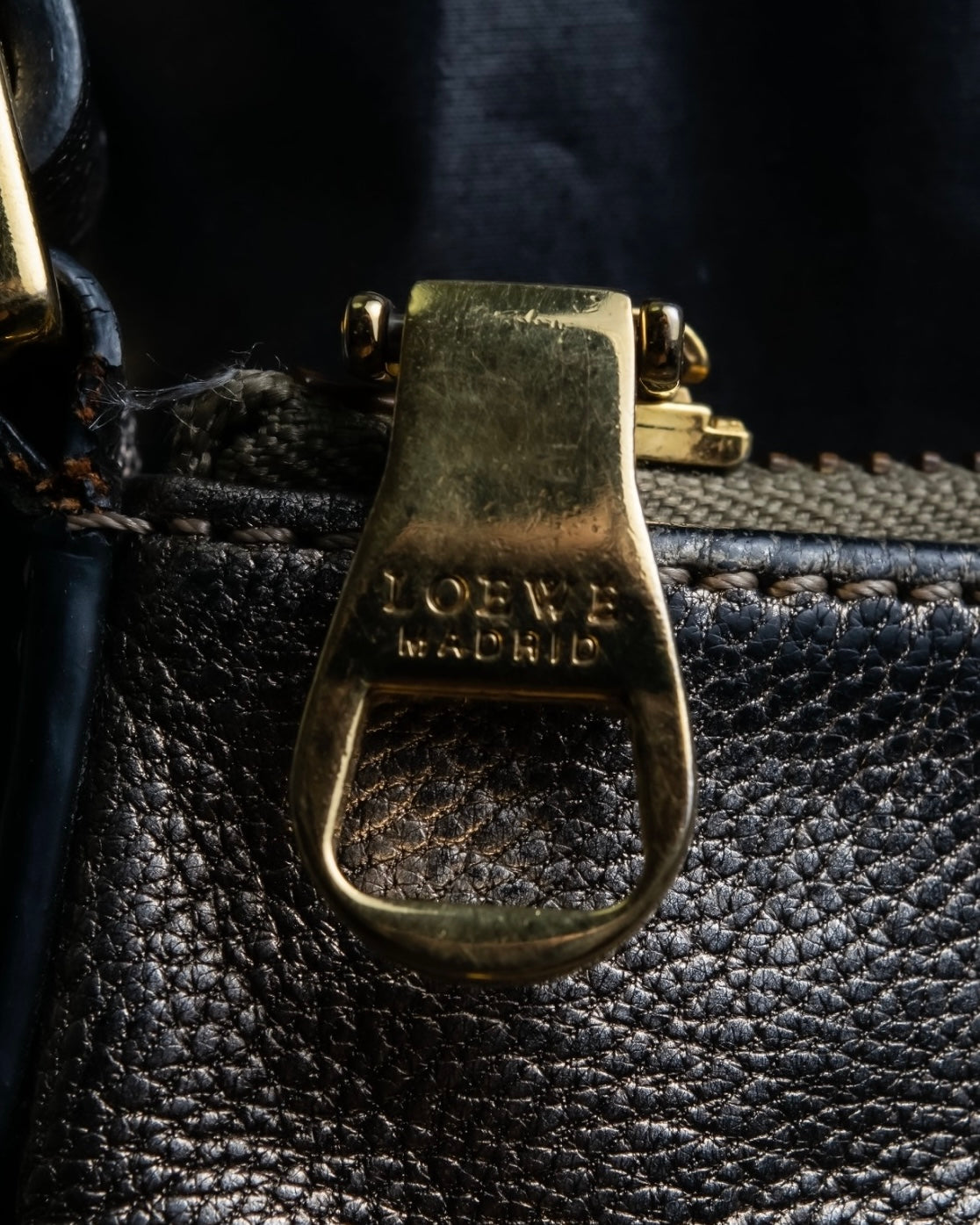 “LOEWE” anagram designed silver shoulder bag