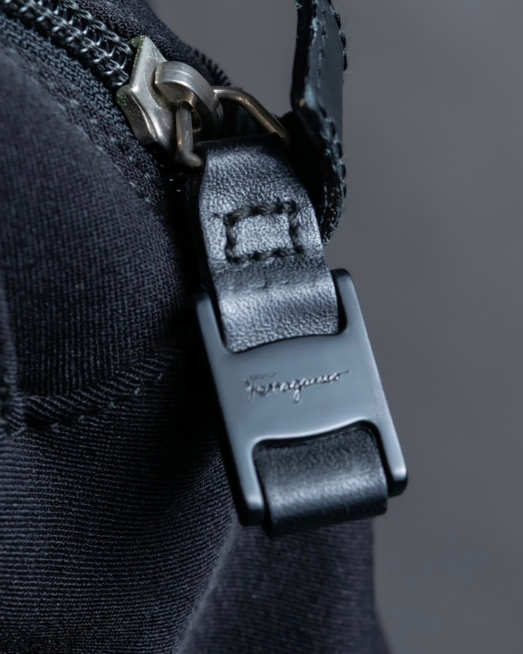 "Salvatore Ferragamo" iron chain shoulder bag