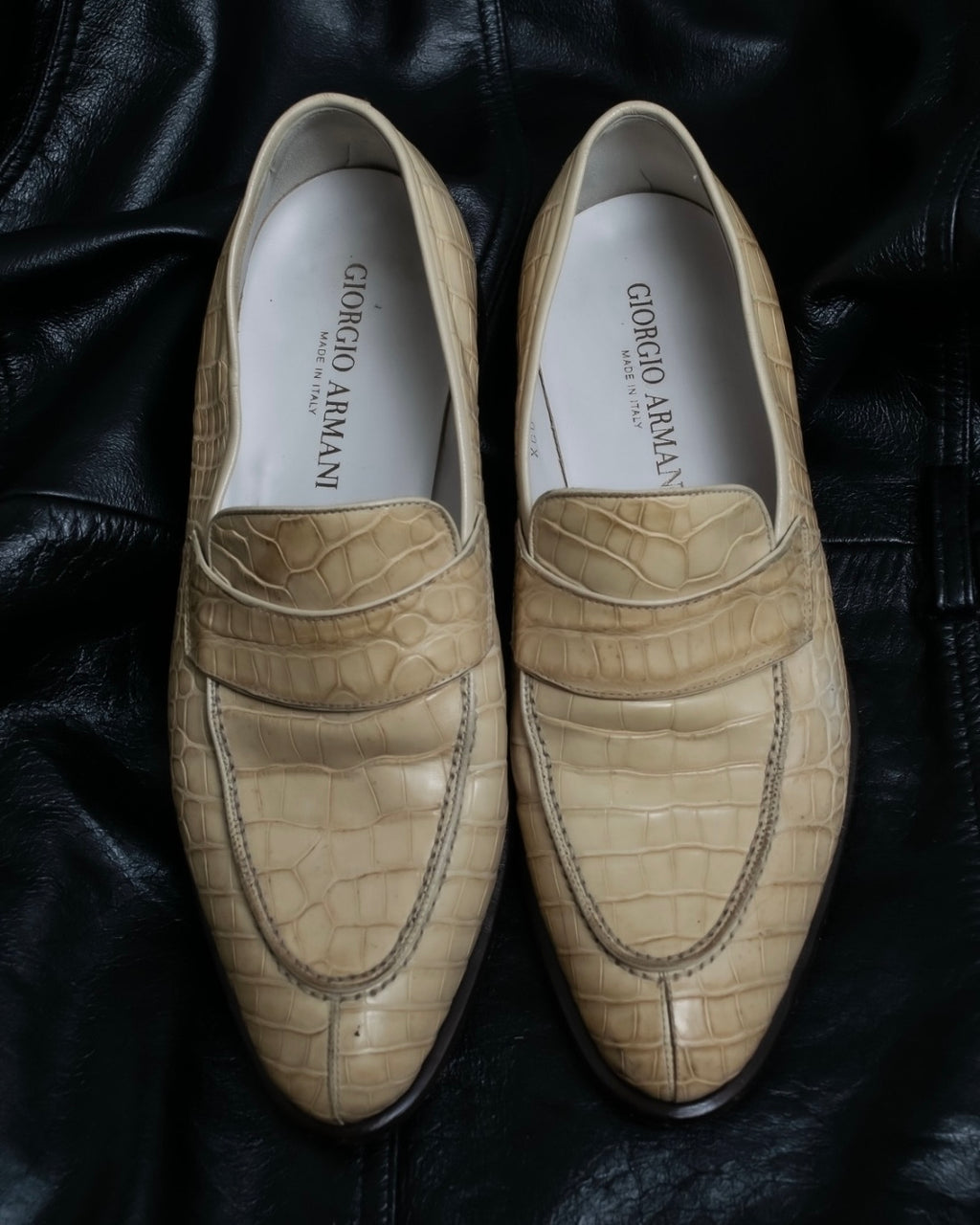 "GIORGIO ARMANI"Off-white crocodile leather loafers