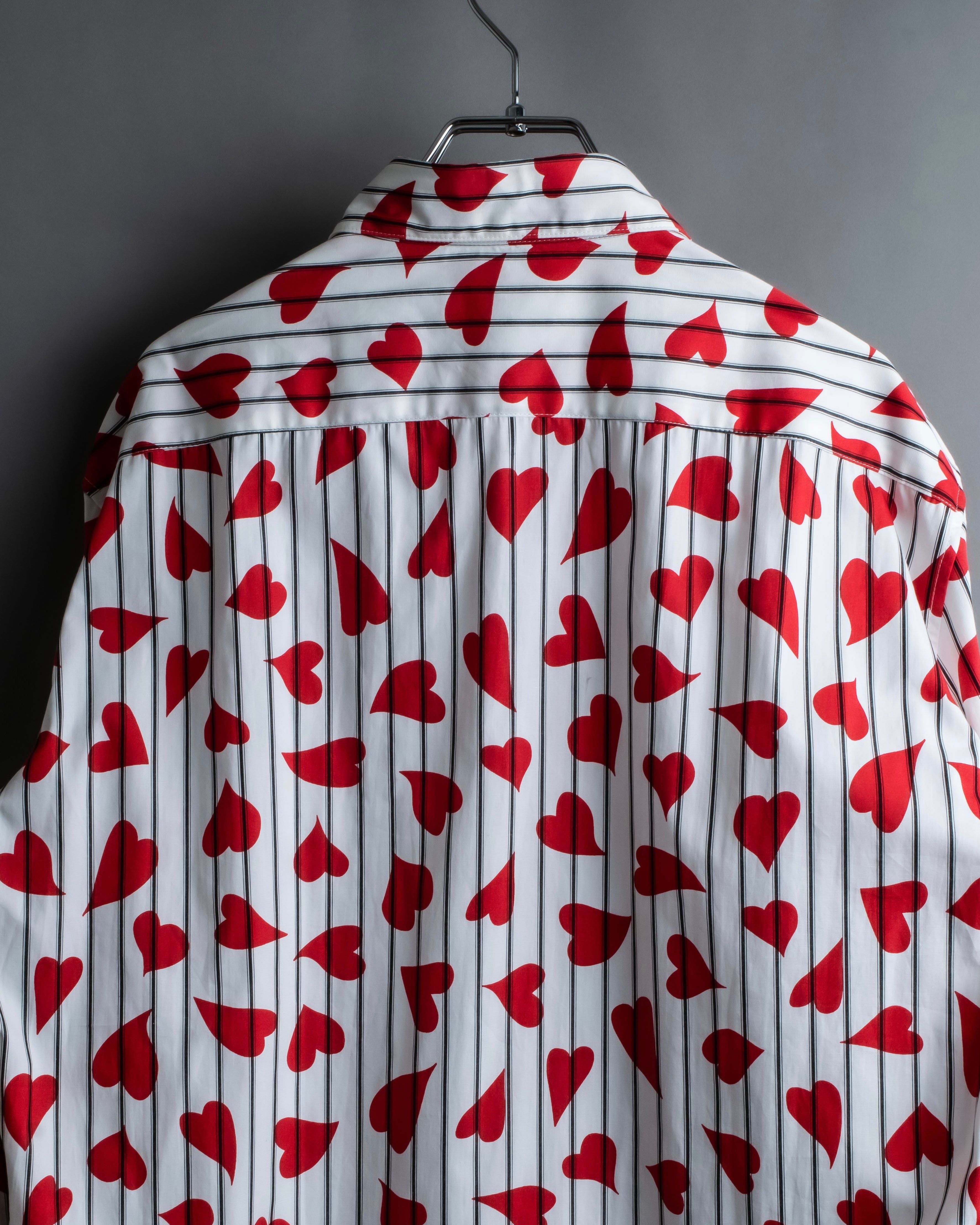 “JW Anderson” heart pattern designed striped shirt