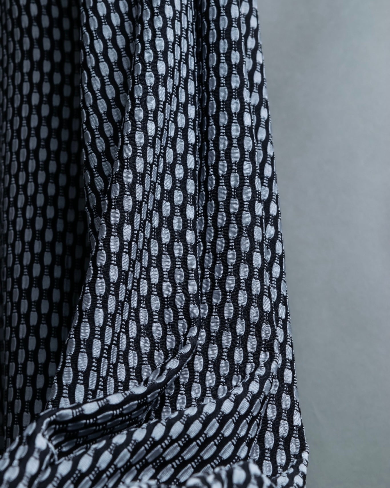 Vintage three-dimensional processed monotone polyester shirt