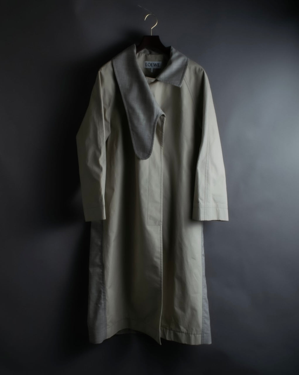 "LOEWE" Beautiful curved lapel raglan spring coat