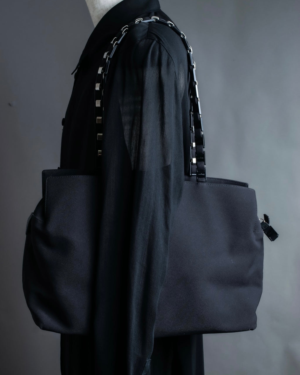 "Salvatore Ferragamo" iron chain shoulder bag