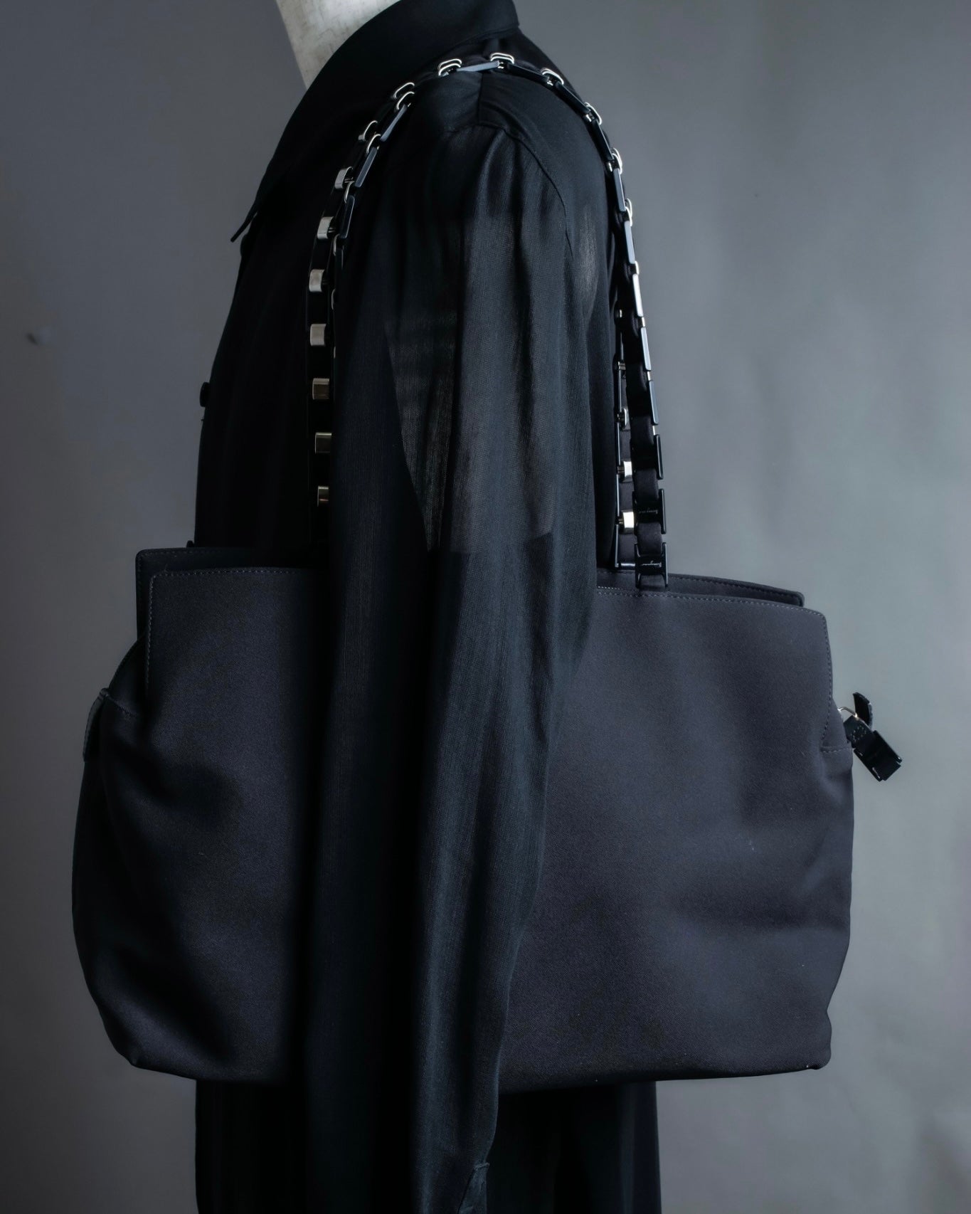 "Salvatore Ferragamo" iron chain shoulder bag