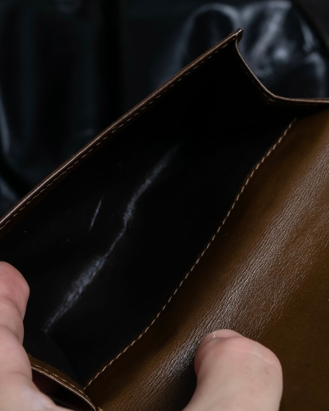 "GUCCI" keyhole leather wallet