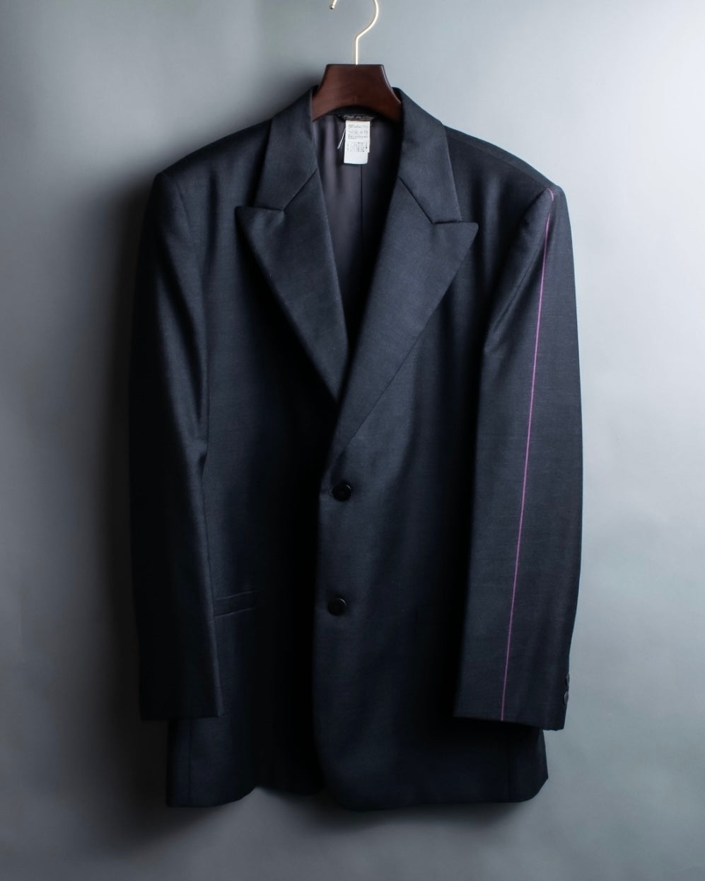 "GIANNI VERSACE" Arm line design peak lapel setup