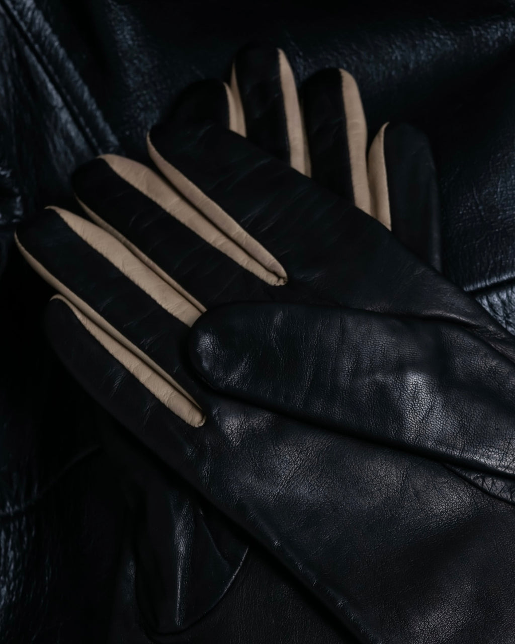 "Calvin Klein" Dead stock black &amp; off-white leather gloves