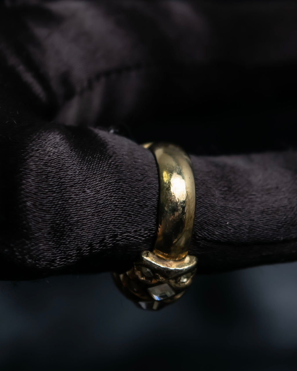 “Dior” mesh designed gold ring with crystal