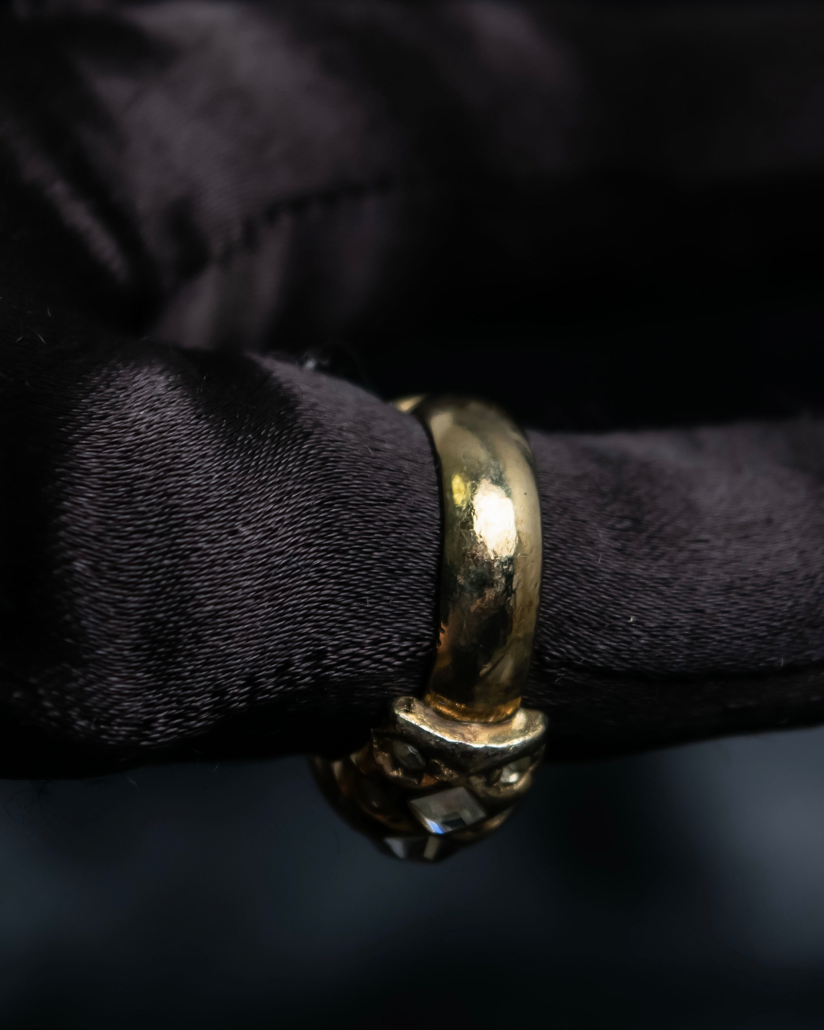 “Dior” mesh designed gold ring with crystal