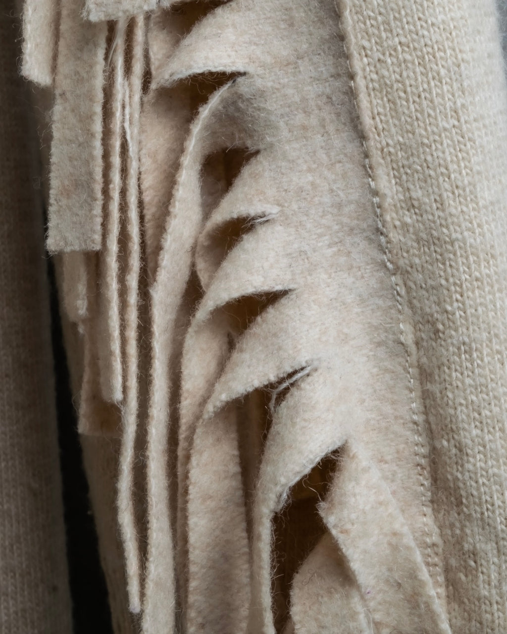 "MM6" Arm fringe design knit dress