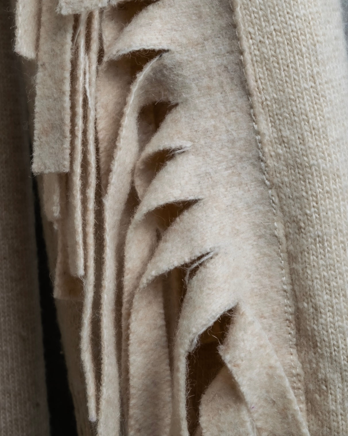 "MM6" Arm fringe design knit dress