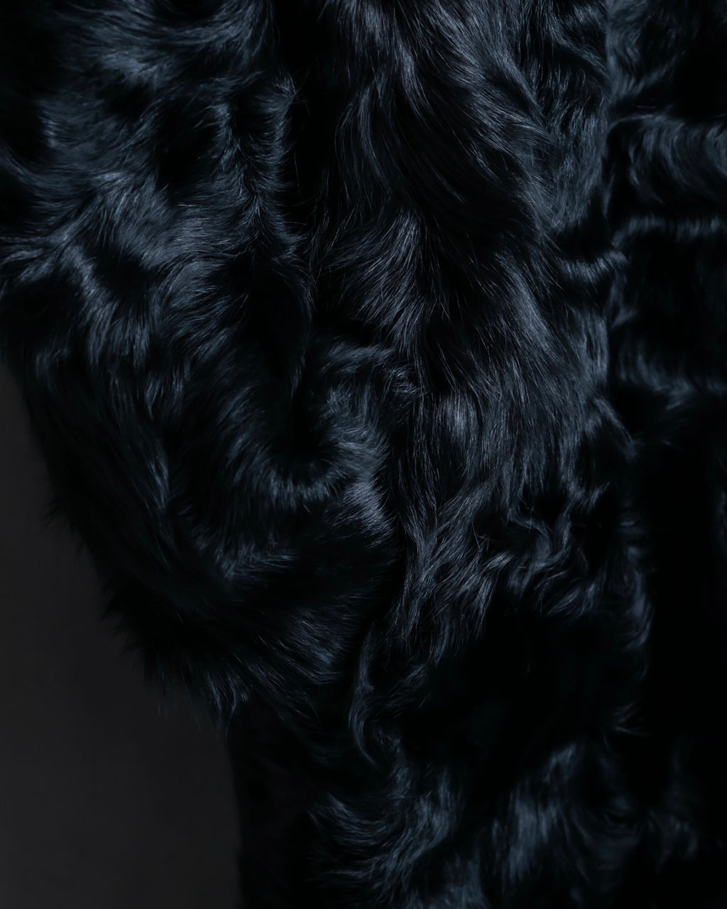 Lamb fur magnetic button hood coat