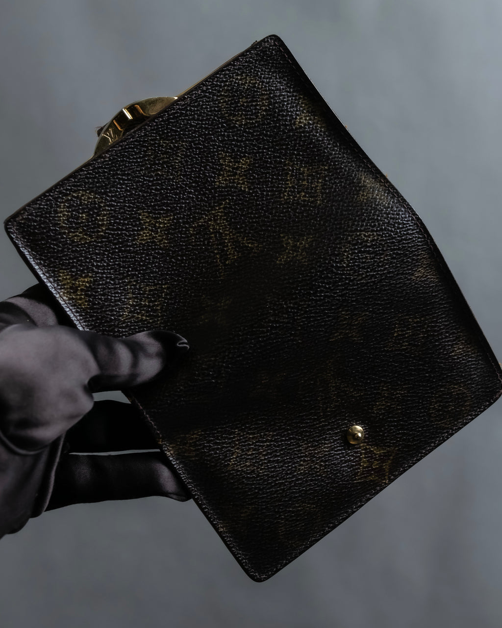 “Louis Vuitton” gold attachment designed monogram wallet