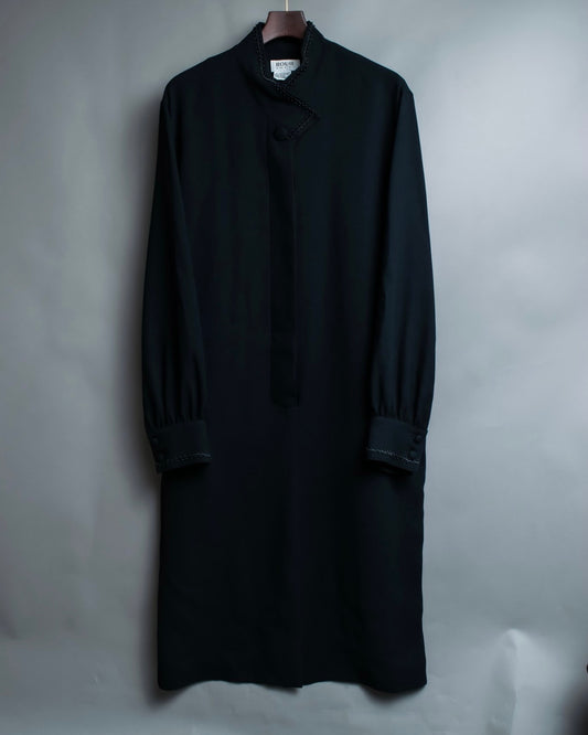 Sophisticated design Studs long coat