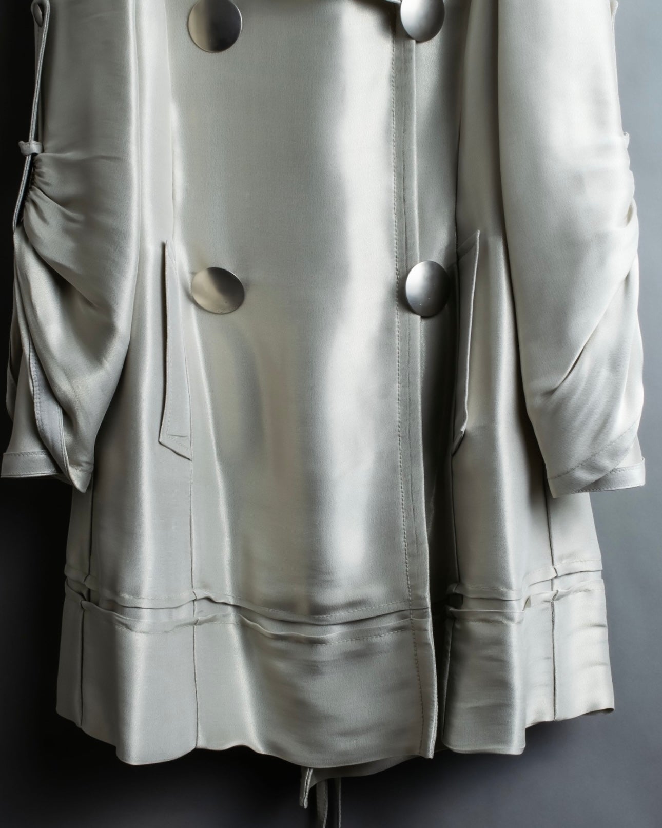 “Maurizio Pecoraro” gather sleeves glossy silver spring coat