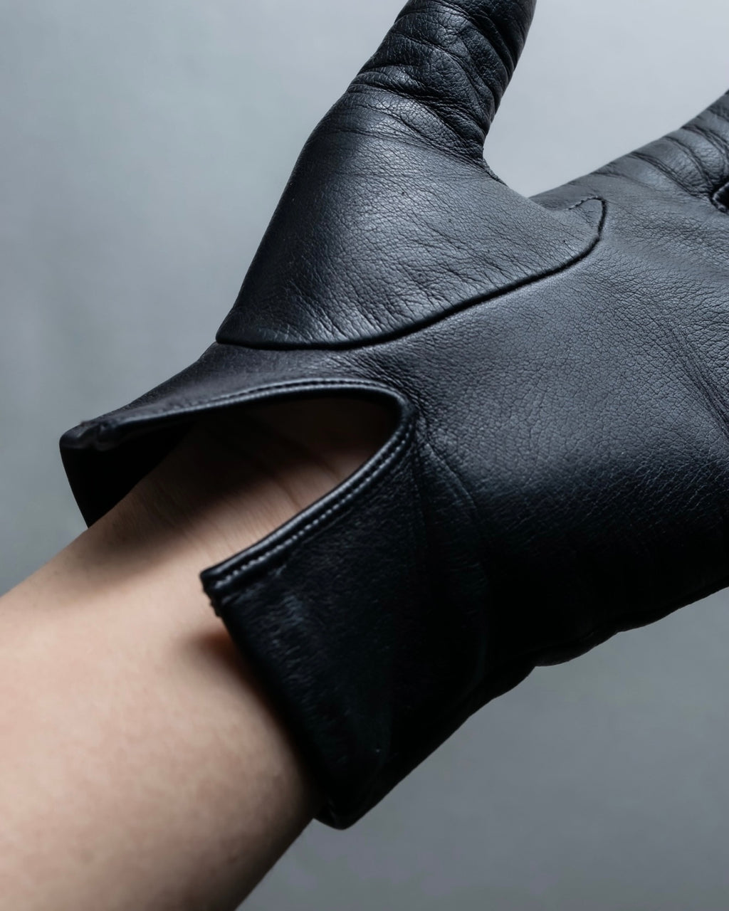 "LOEWE" embroidered leather gloves