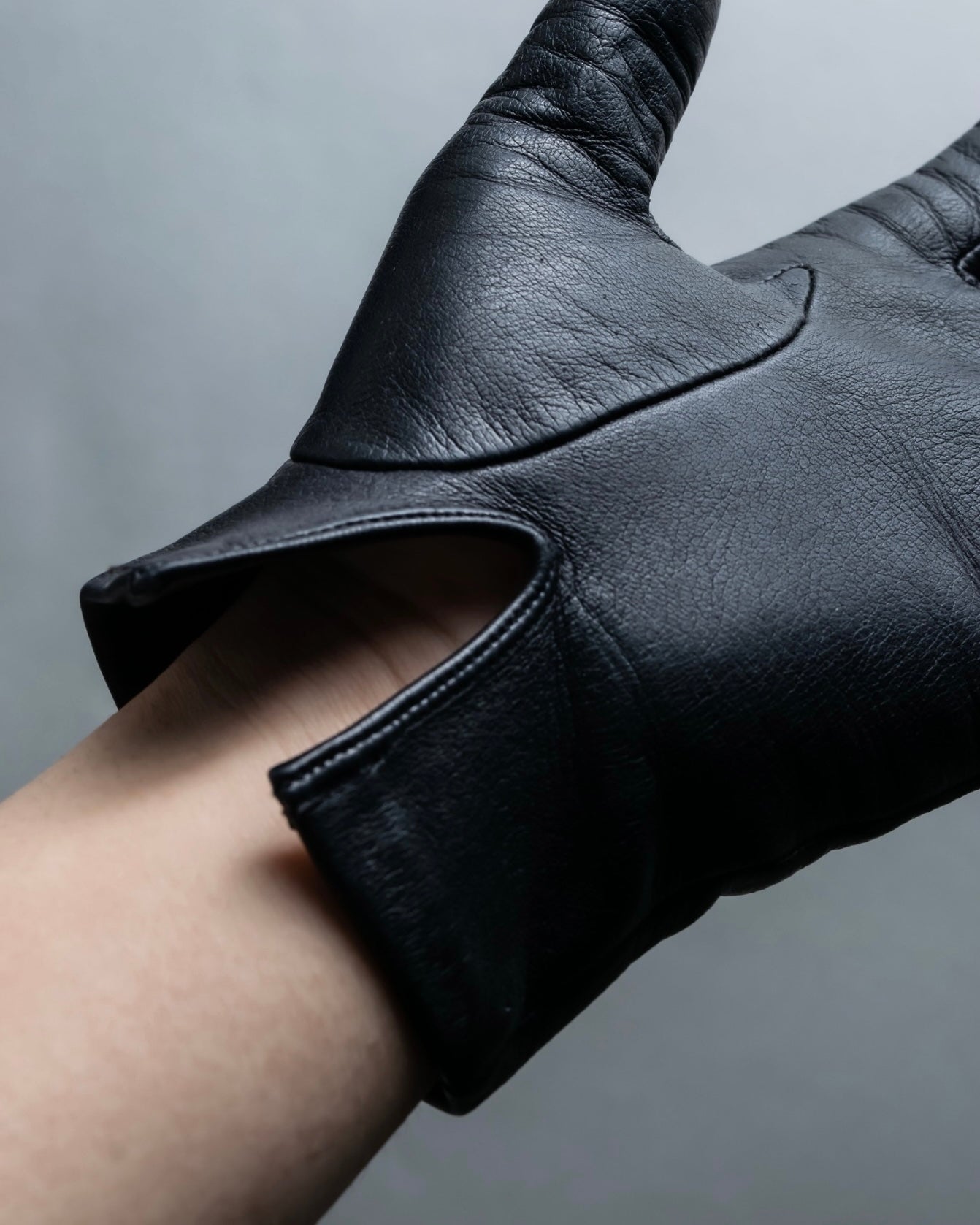 "LOEWE" embroidered leather gloves