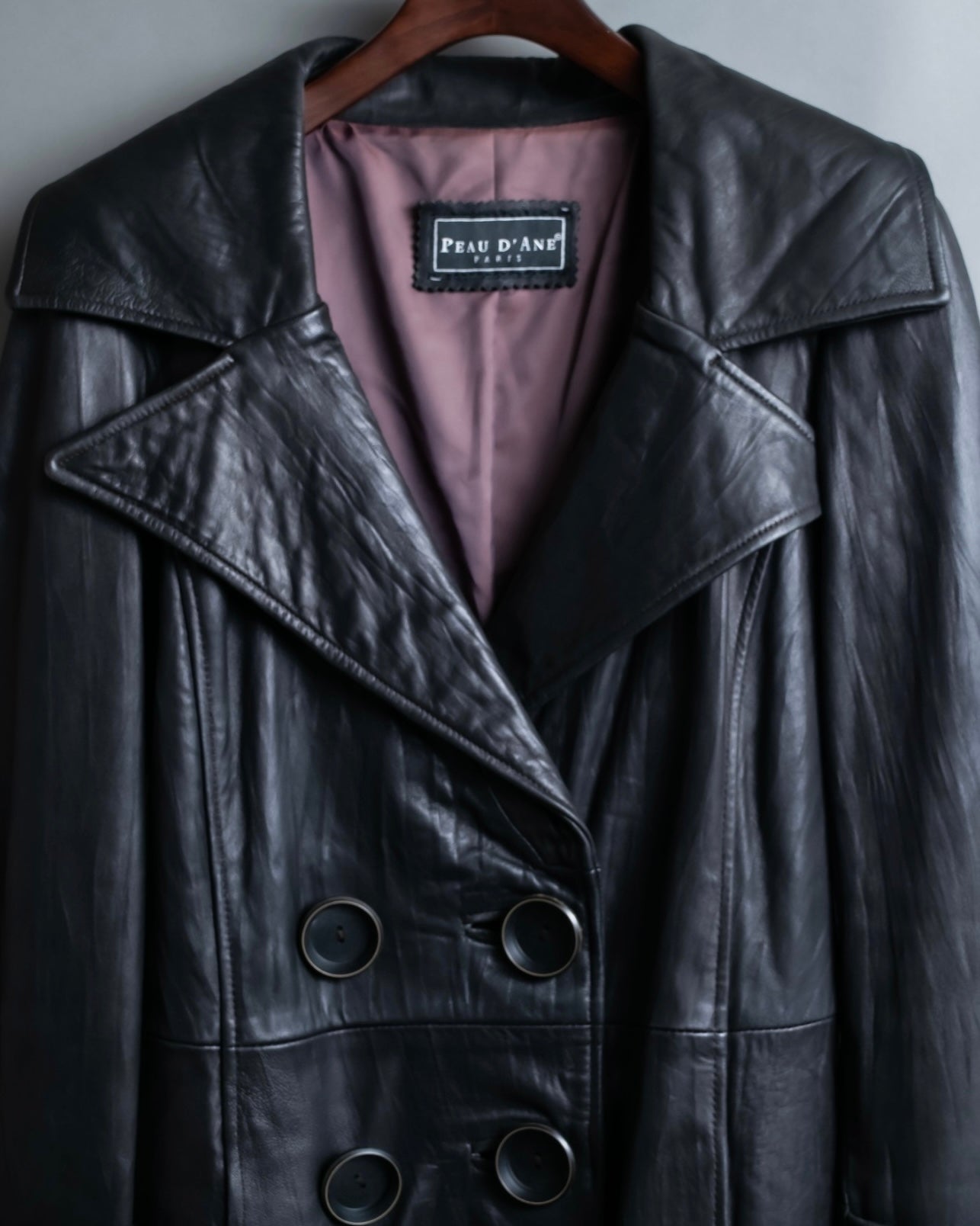 "PEAU D' ANÉ" wide lapel leather coat