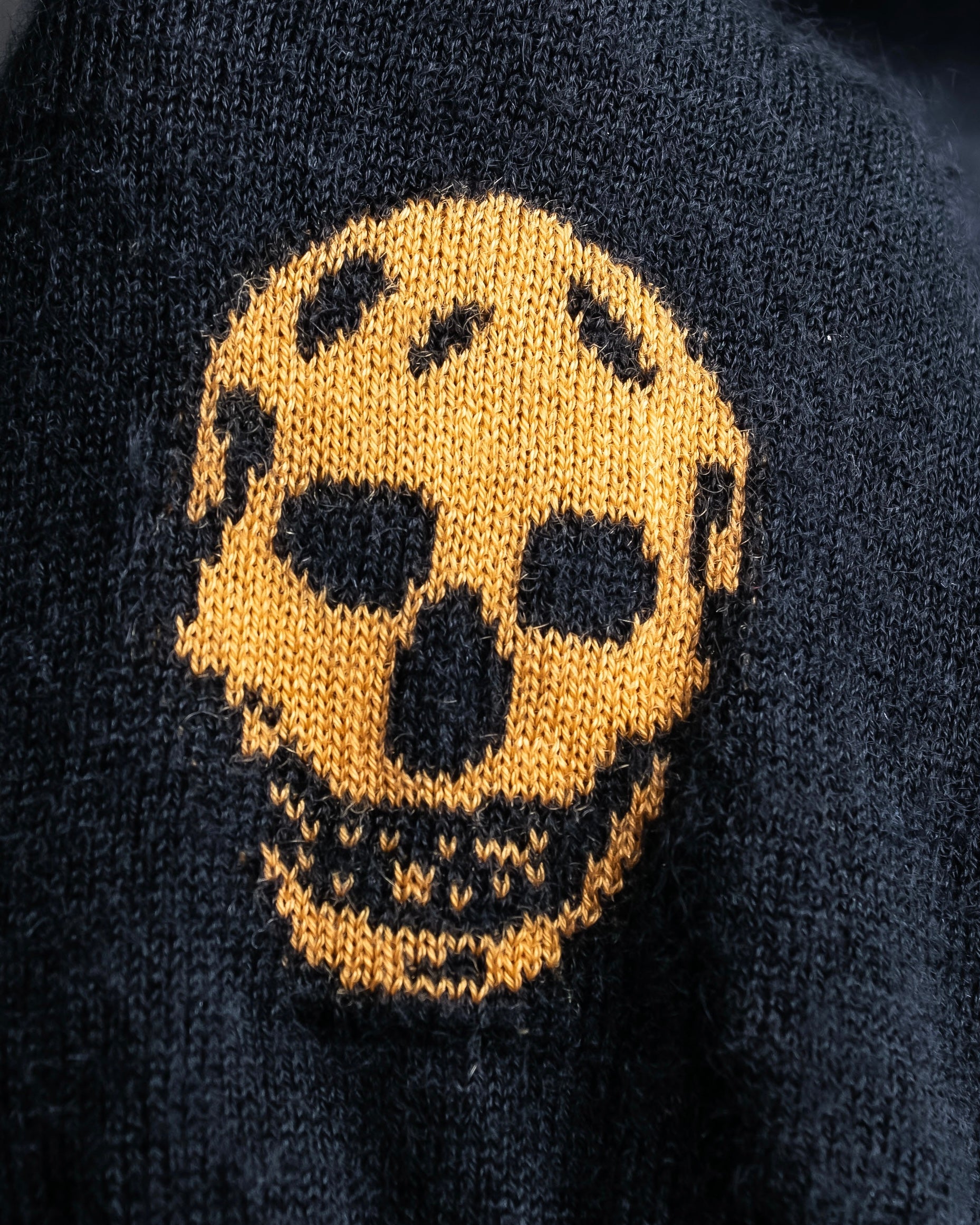 “Alexander McQueen” skull designed cashmere cardigan