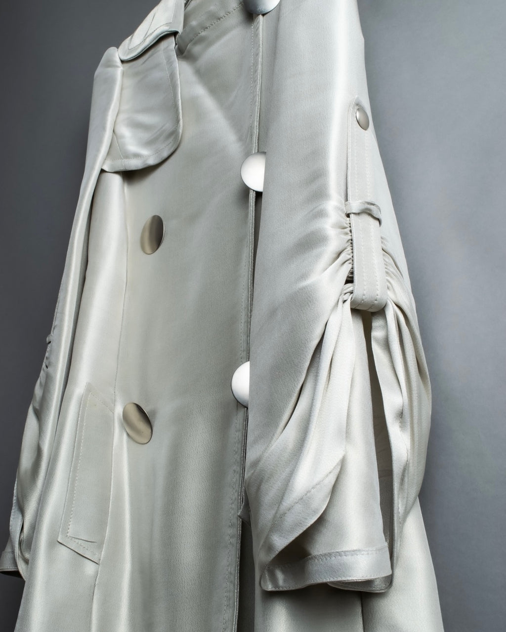 "Maurizio Pecoraro" gather sleeves glossy silver spring coat