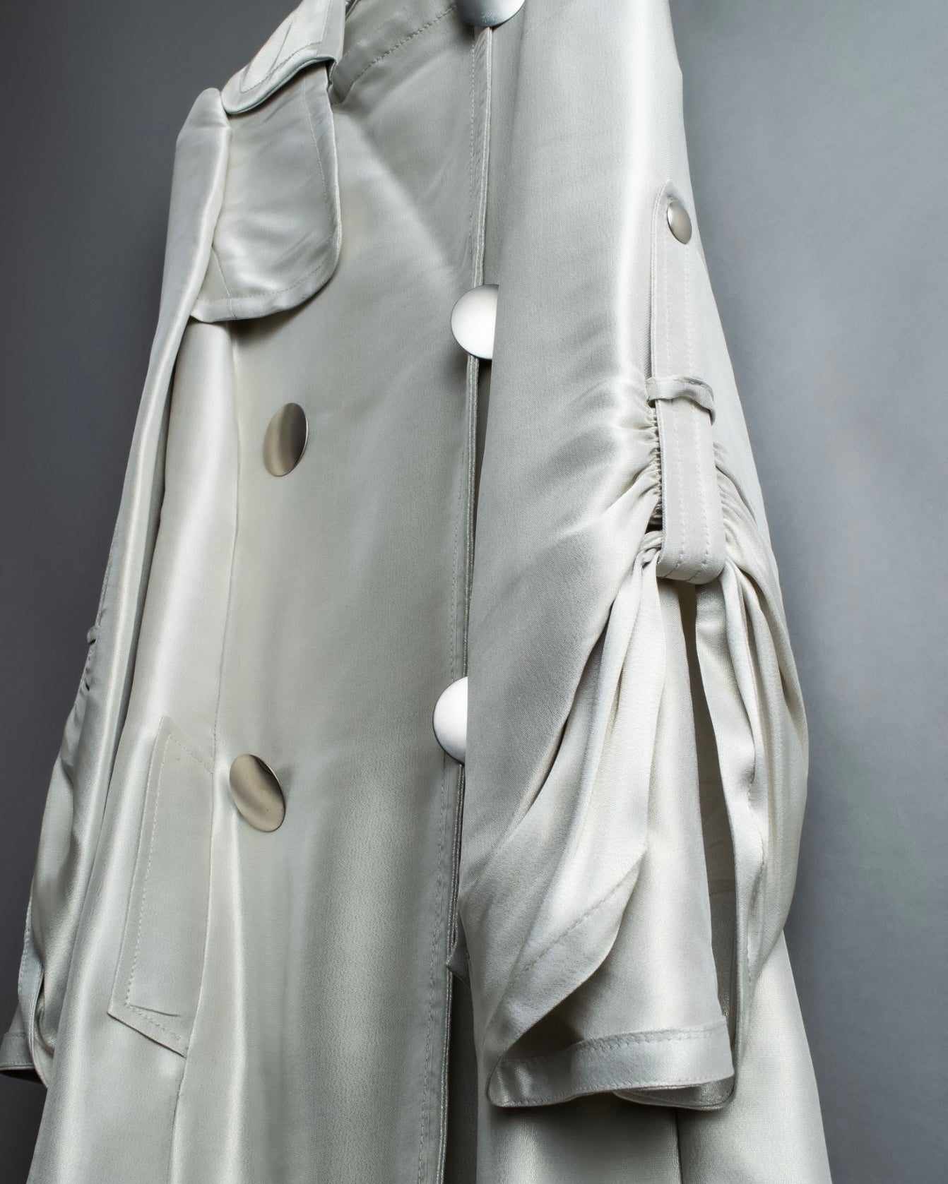 "Maurizio Pecoraro" gather sleeves glossy silver spring coat