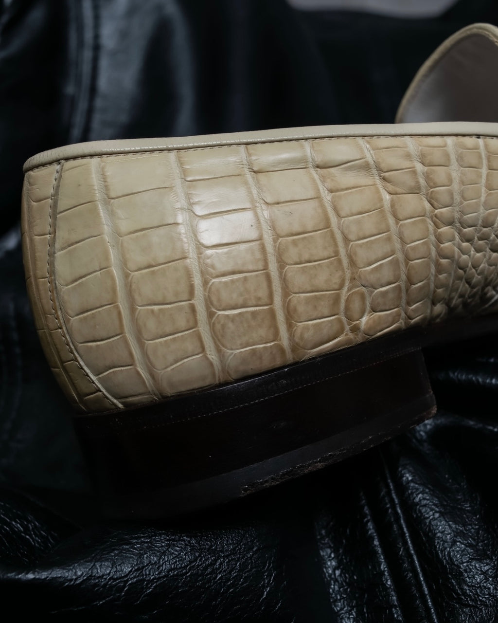 "GIORGIO ARMANI"Off-white crocodile leather loafers