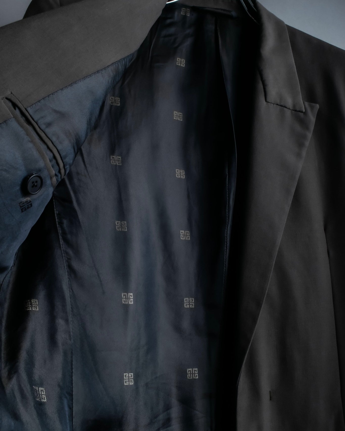 "Givenchy" Functional Design Spring Setup