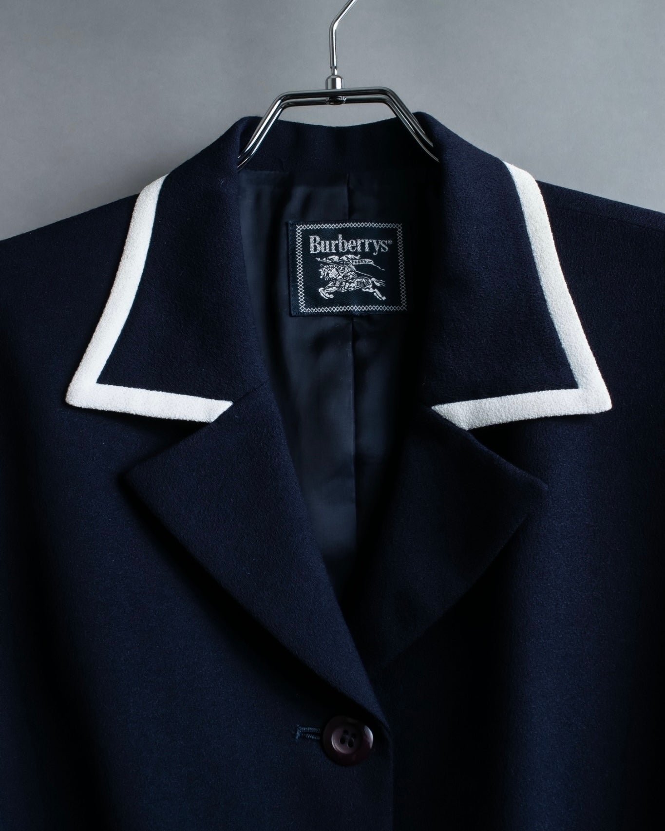 “Burberrys” open collar piping designed jacket