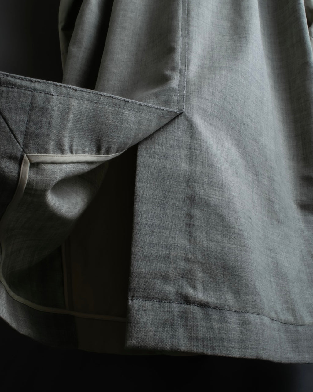 "LOEWE" Beautiful curved lapel raglan spring coat