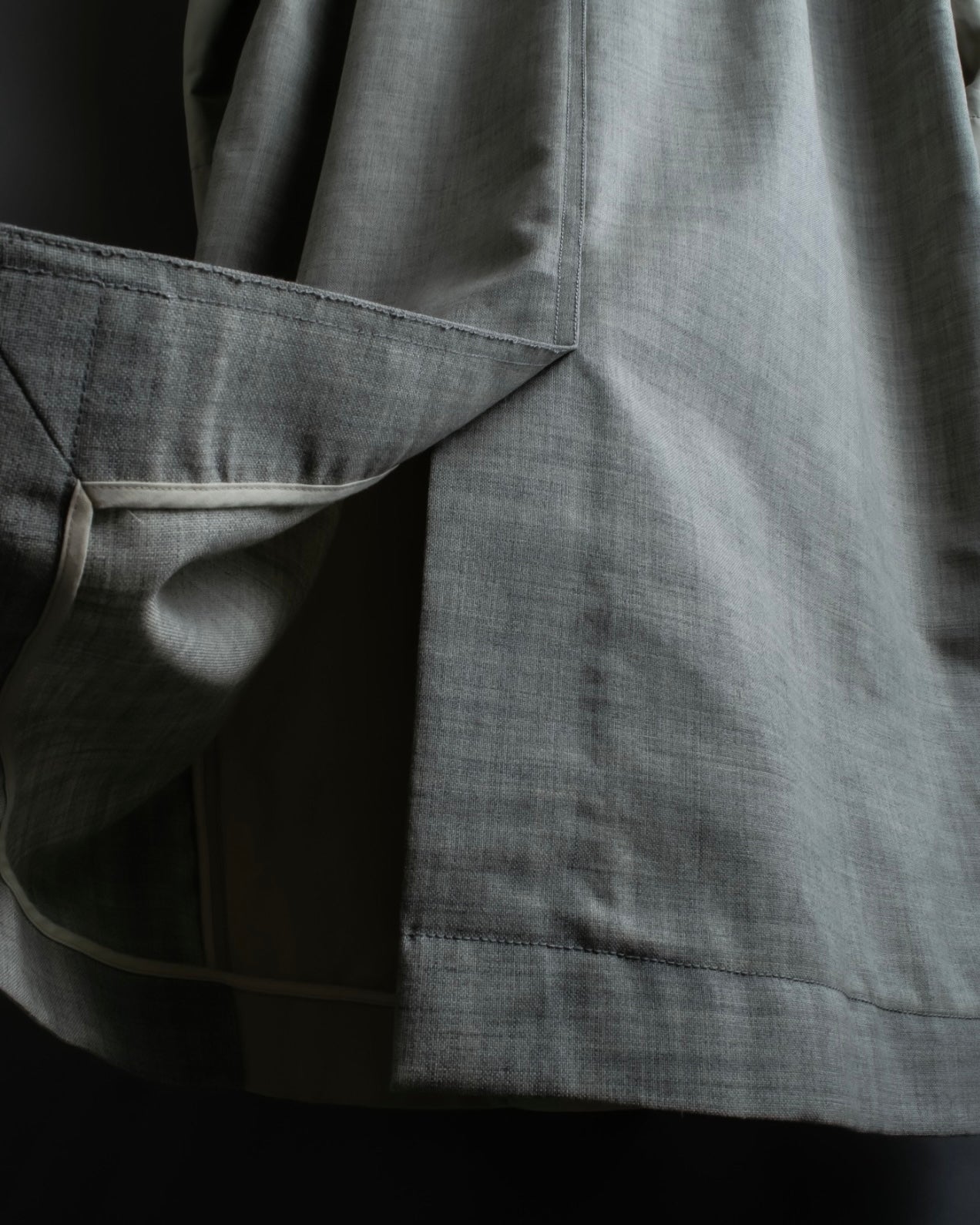 "LOEWE" Beautiful curved lapel raglan spring coat