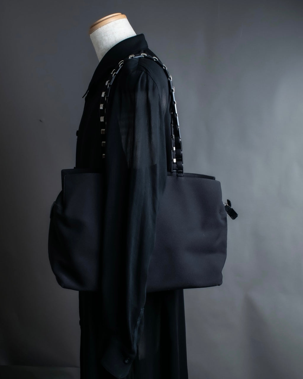 "Salvatore Ferragamo" iron chain shoulder bag