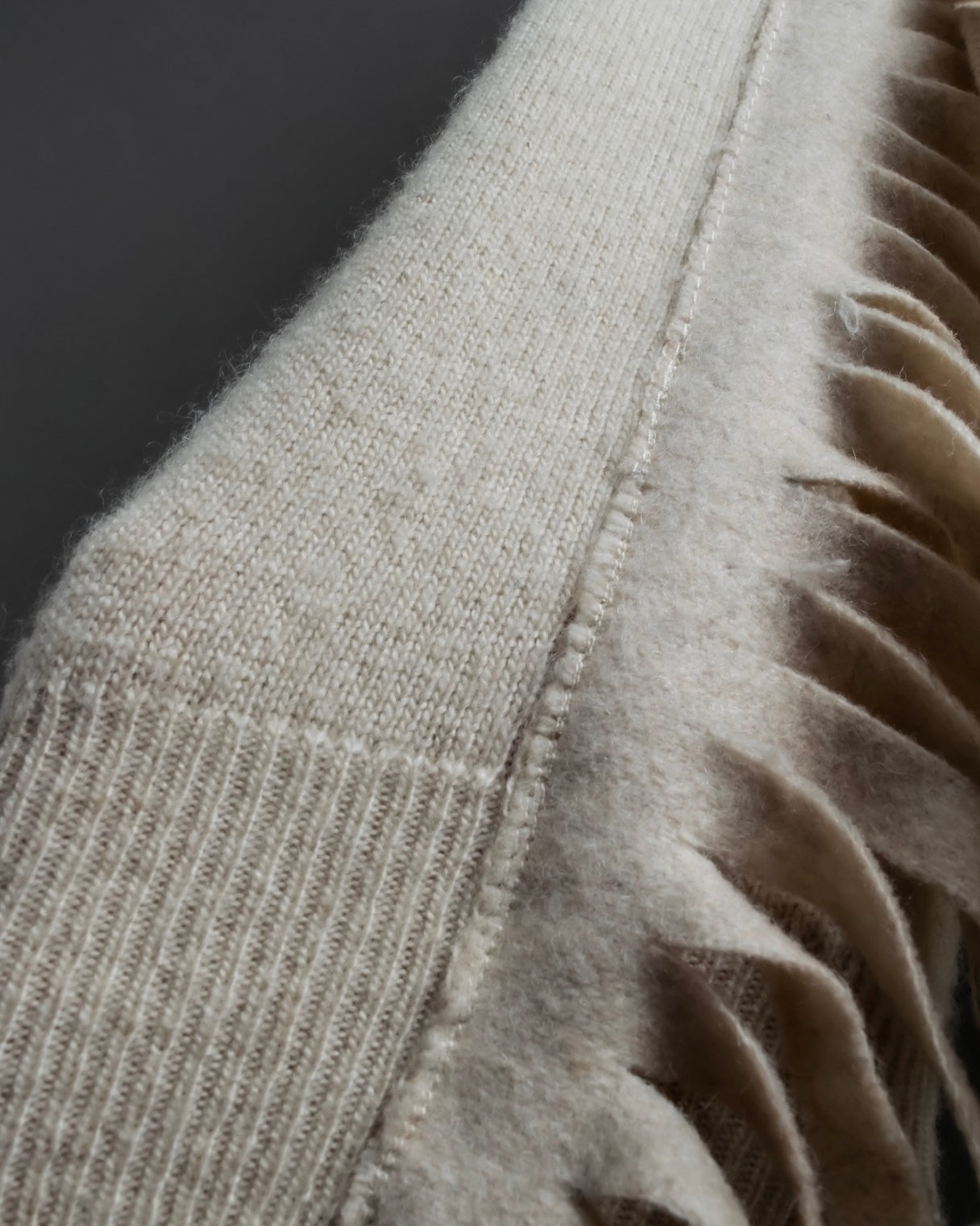 "MM6" Arm fringe design knit dress