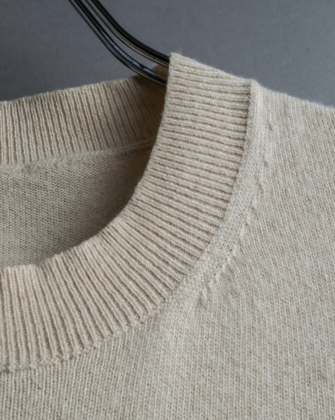 "MM6" Arm fringe design knit dress