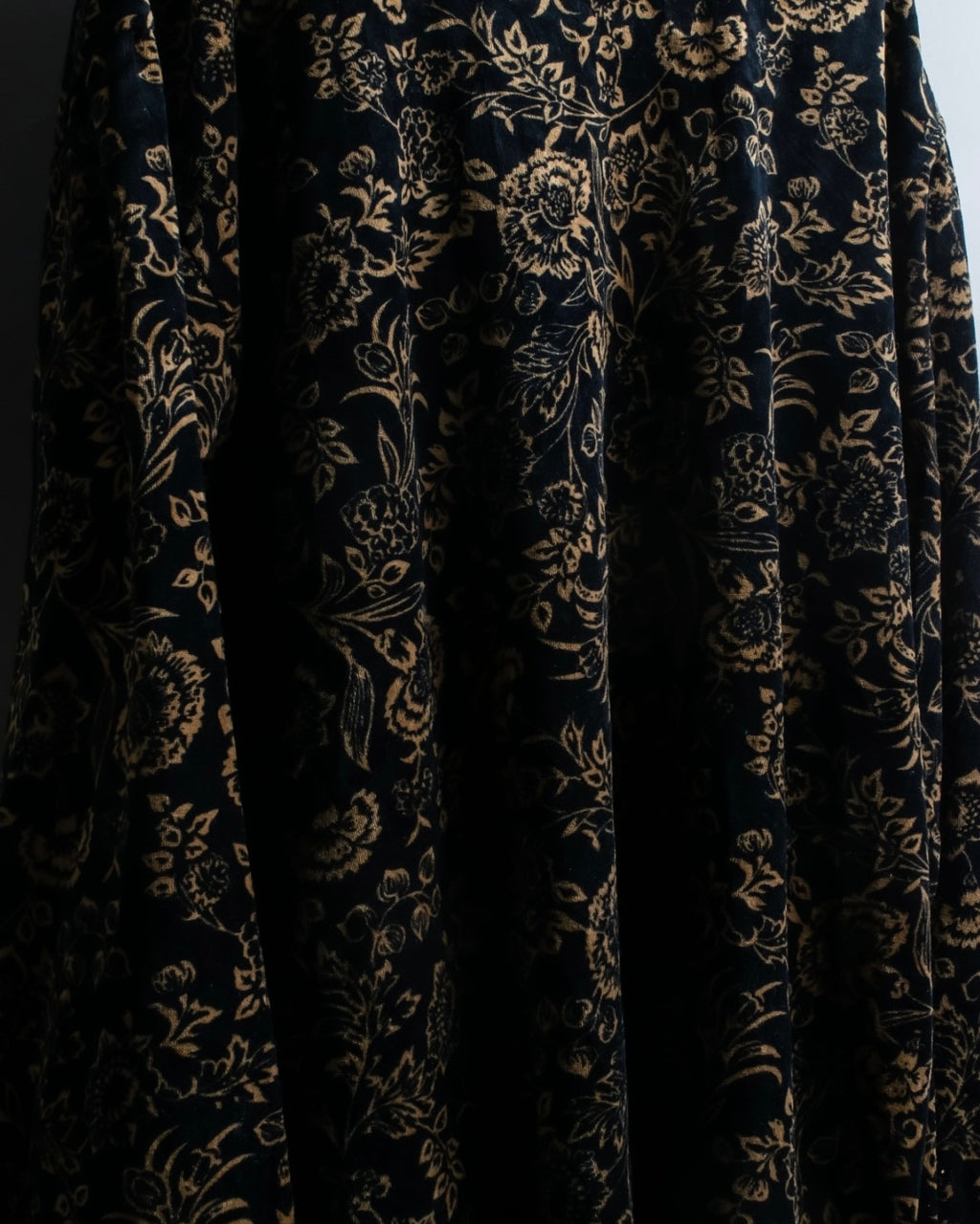 Vintage botanical pattern velor knit