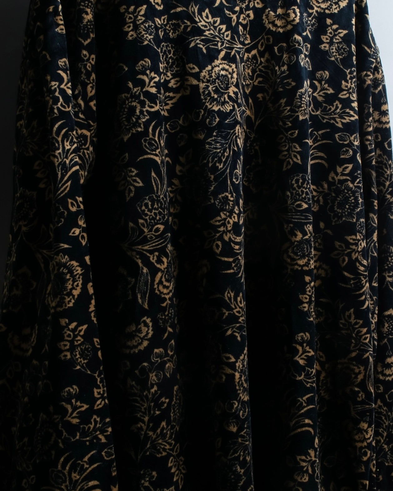 Vintage botanical pattern velor knit