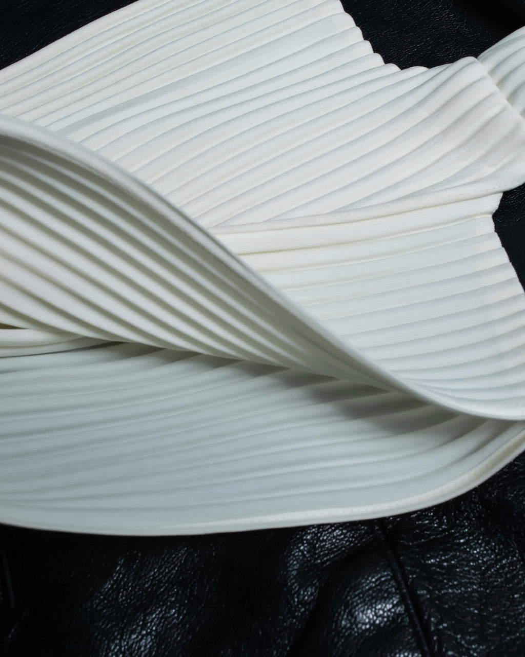 ＂Issey Miyake"pleated body bag