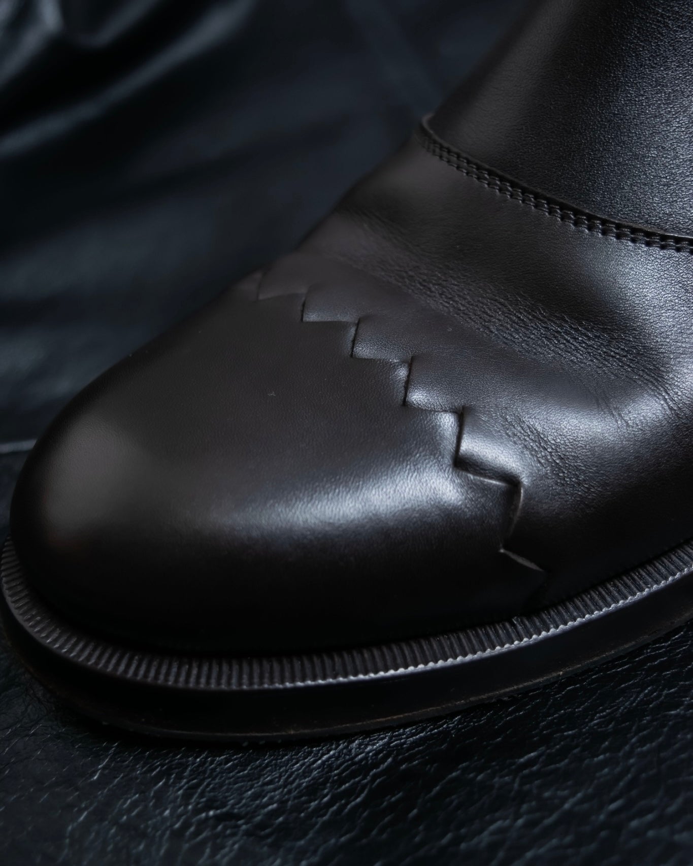 “BOTTEGA VENETA” round toe intrecciato leather boots
