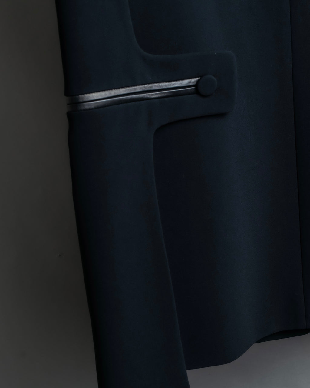 "Alexander wang"Leather piping tailored jacket with back fastening design