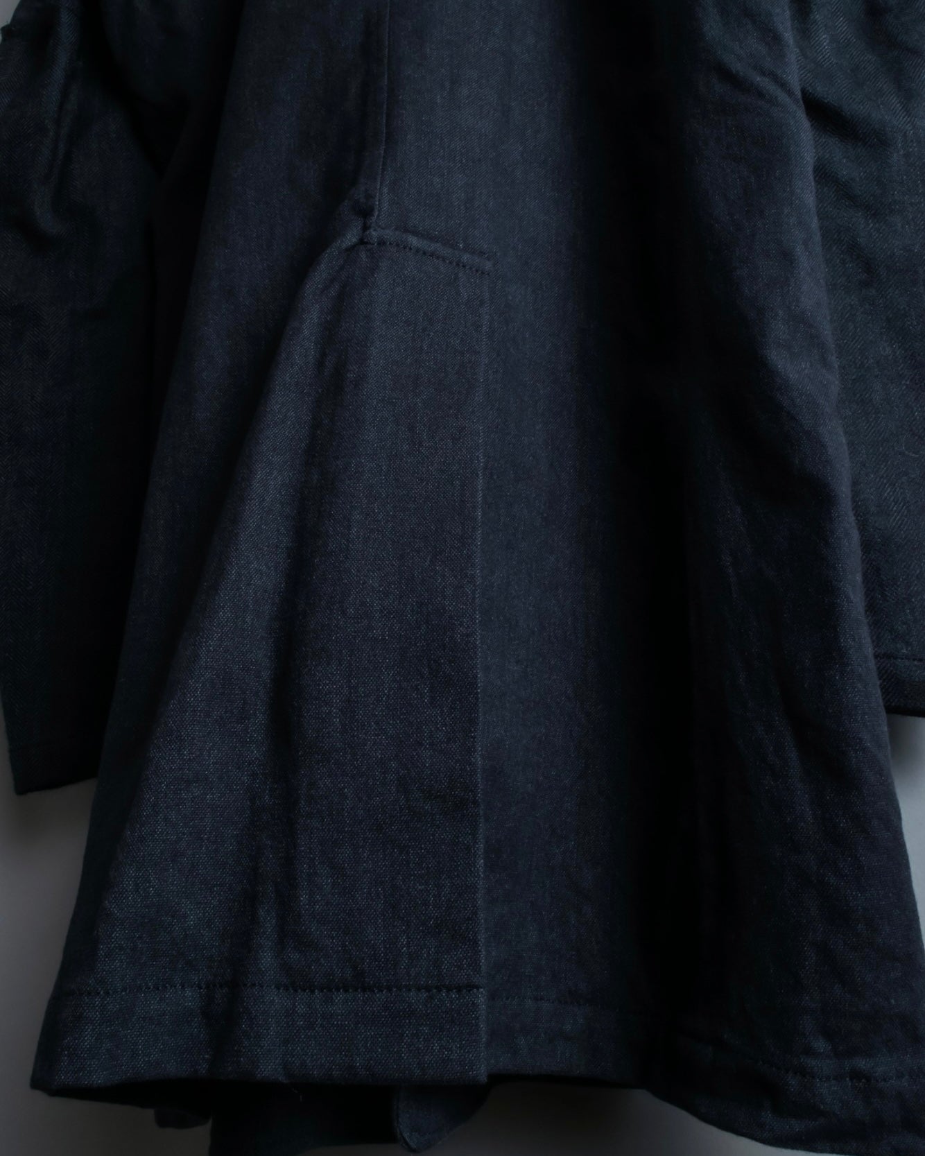"THE Tea Ash" Arm material cut coat