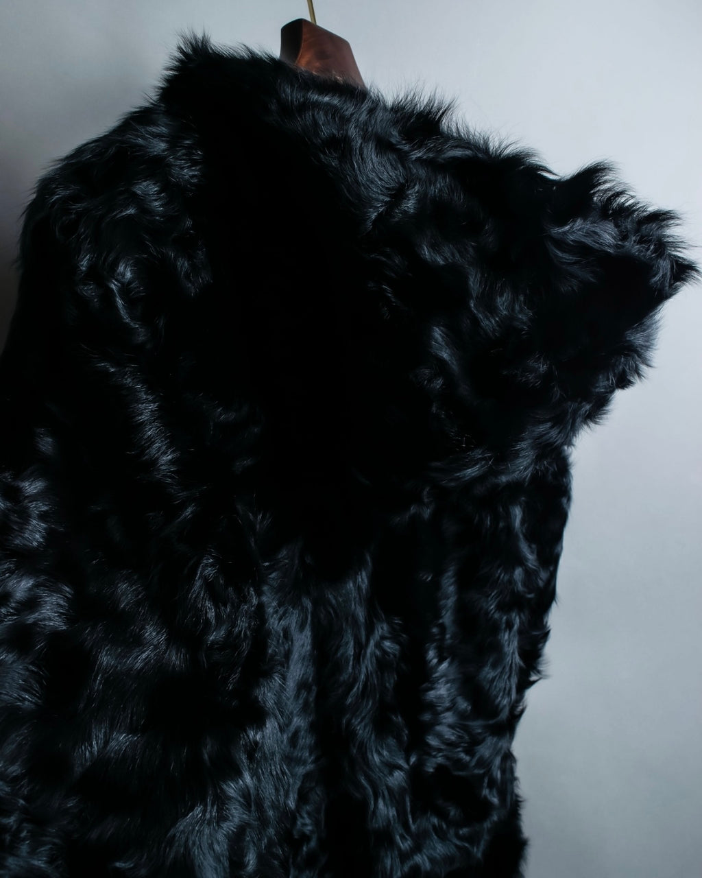 Lamb fur magnetic button hood coat